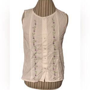 Aria size small top excellent condition drop ok embroidered flowers